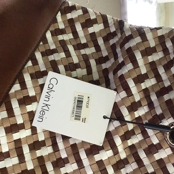 Thais Calvin Klein bag is in perfect condition inside and out - Picture 4 of 4